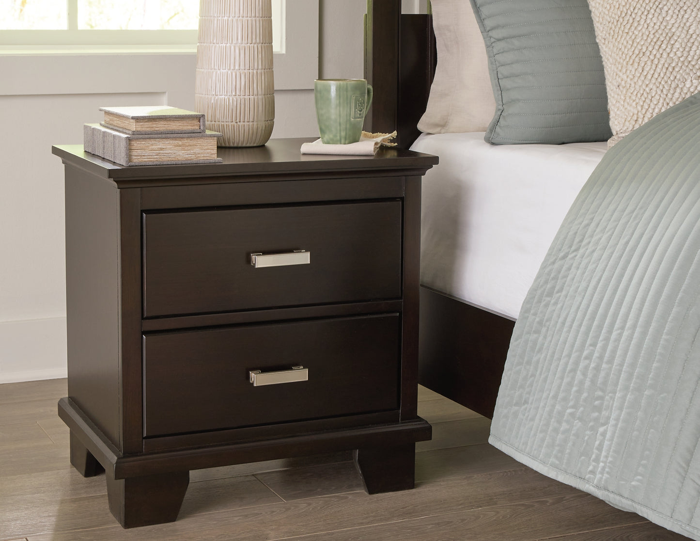 Covetown King Panel Bed with Mirrored Dresser and Nightstand